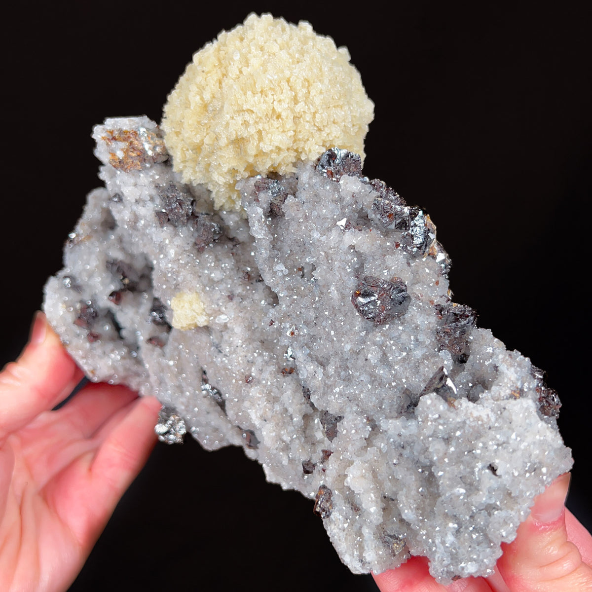 Side View of Barite Ball Crystals on Sphalerite