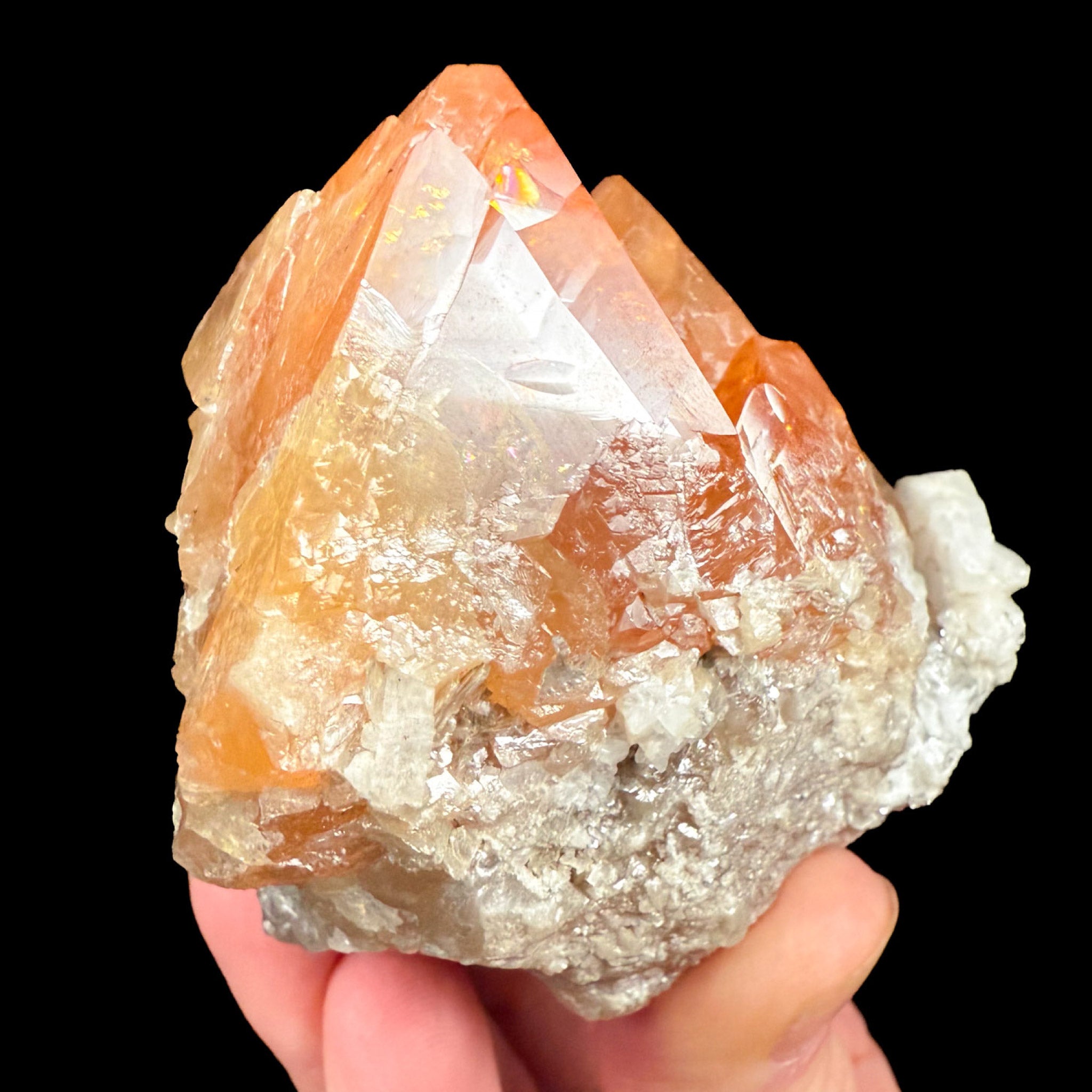 Reflective crystal faces of Scheelite