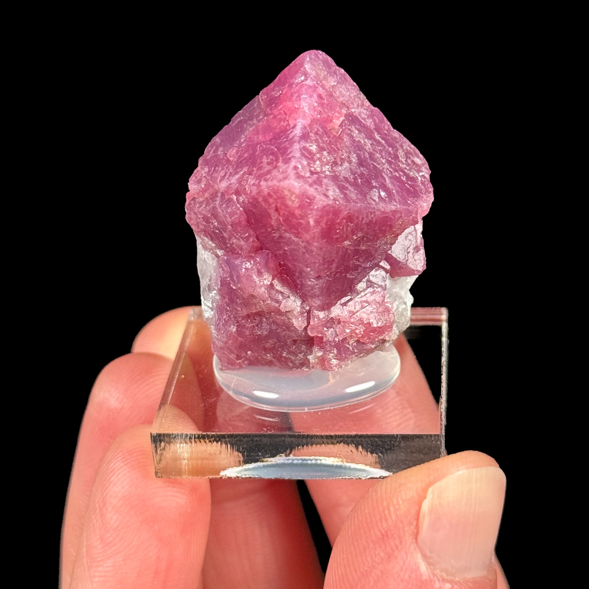 Spinel octahedron crystal from Tanzania