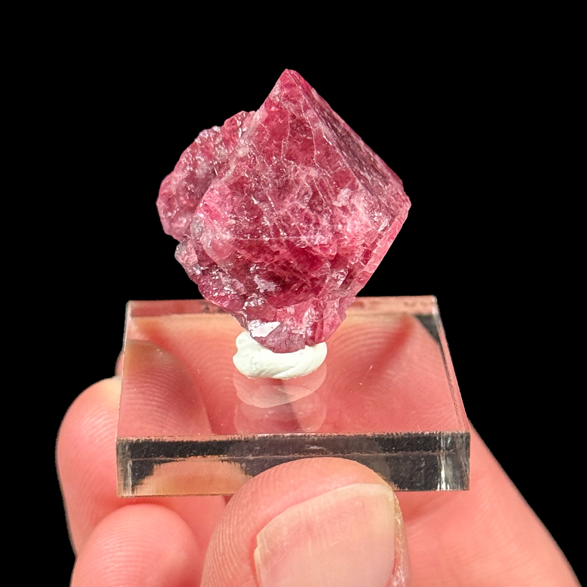 Red pink Spinel mineral specimen - Tanzania