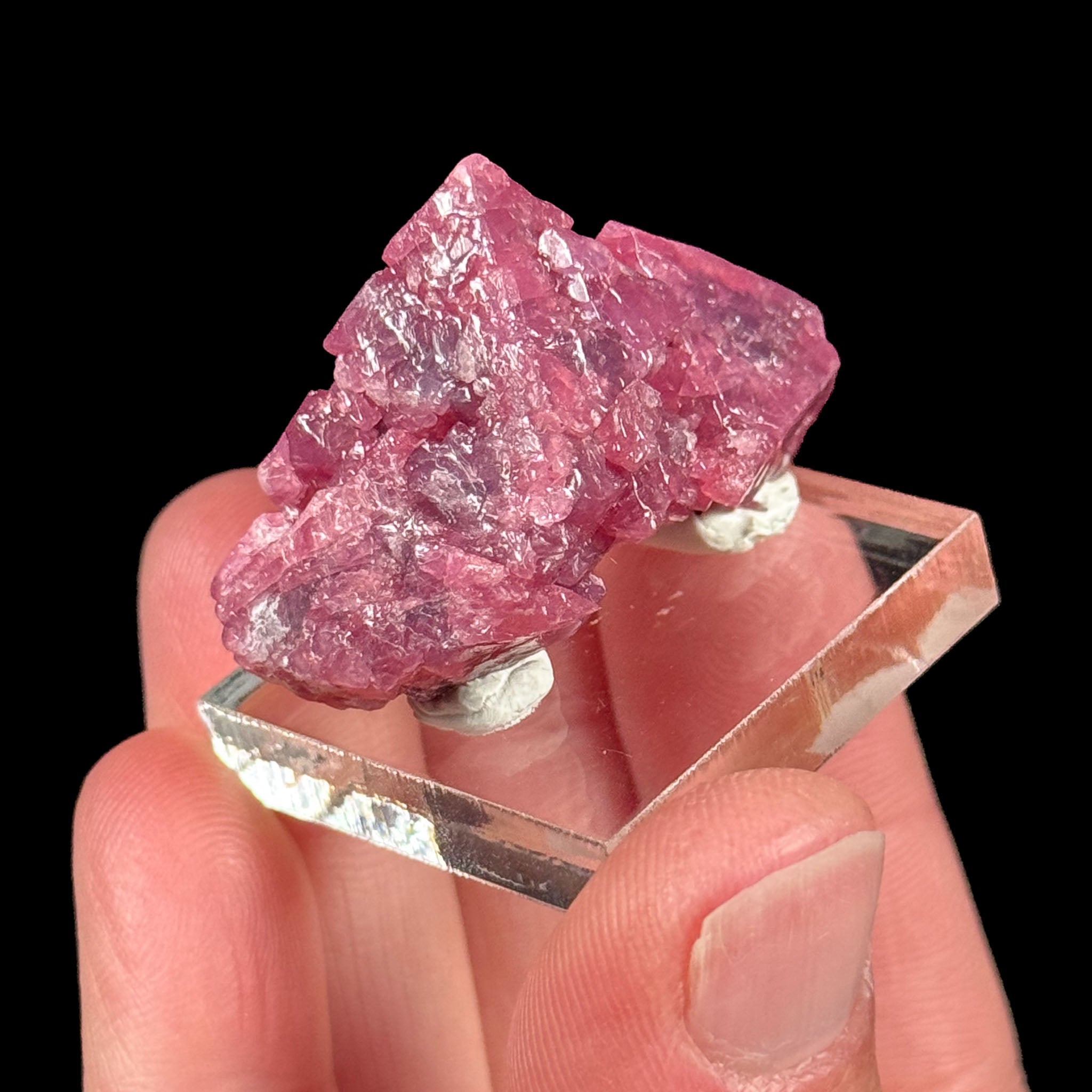 Spinel crystal cluster