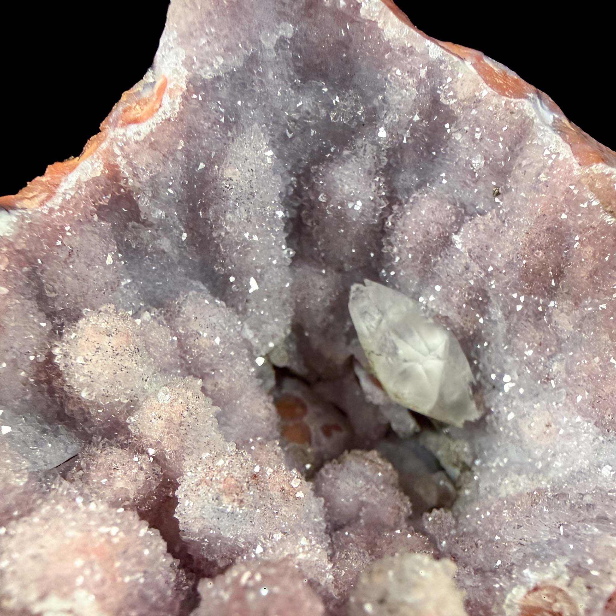 Close up of stalactitic quartz with calcite