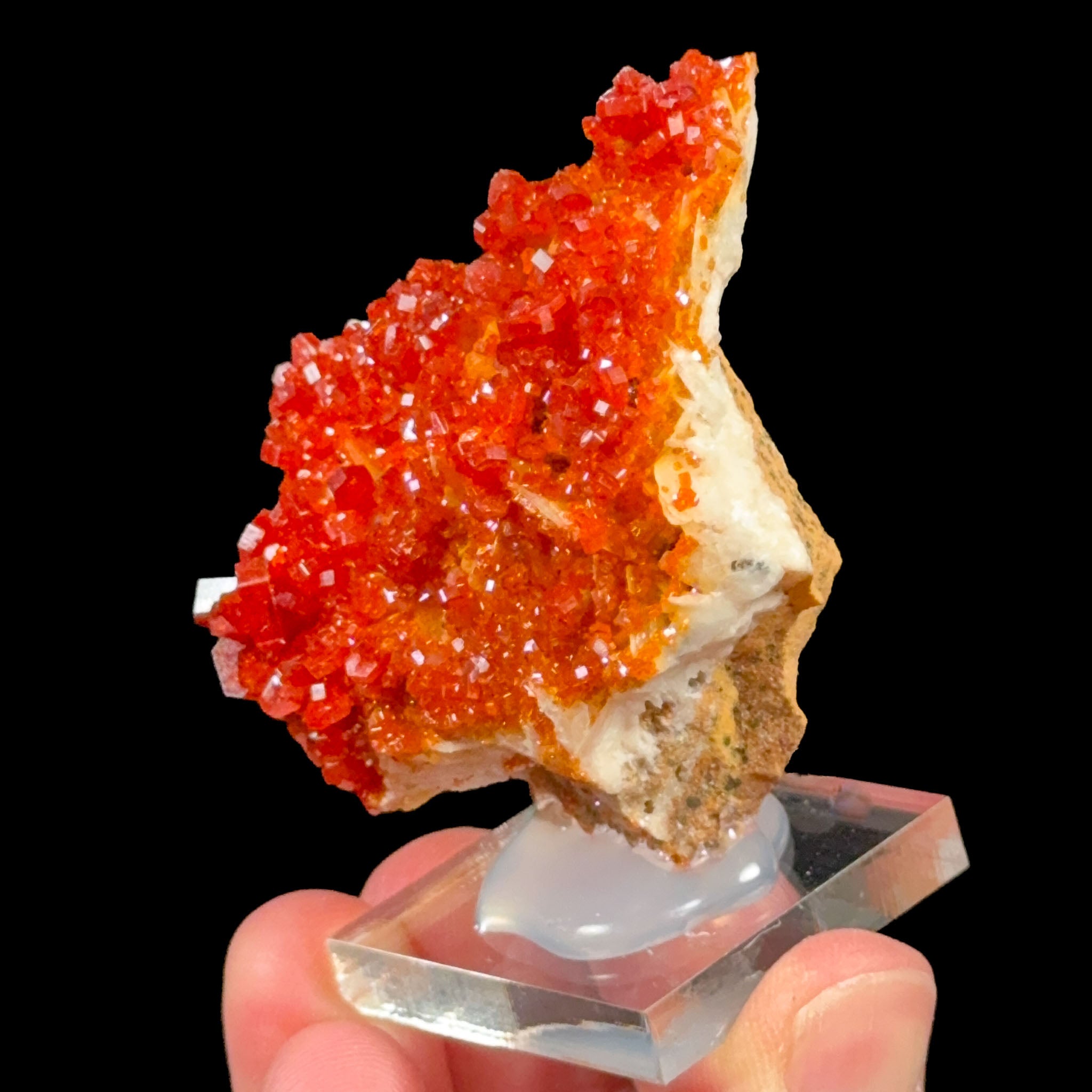 Vanadinite on white Barite crystals